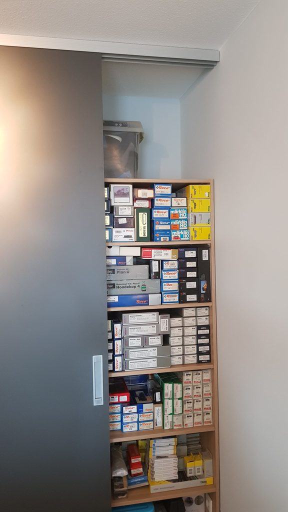 Ikea kasten met Gilo schuifdeuren op maat open kast